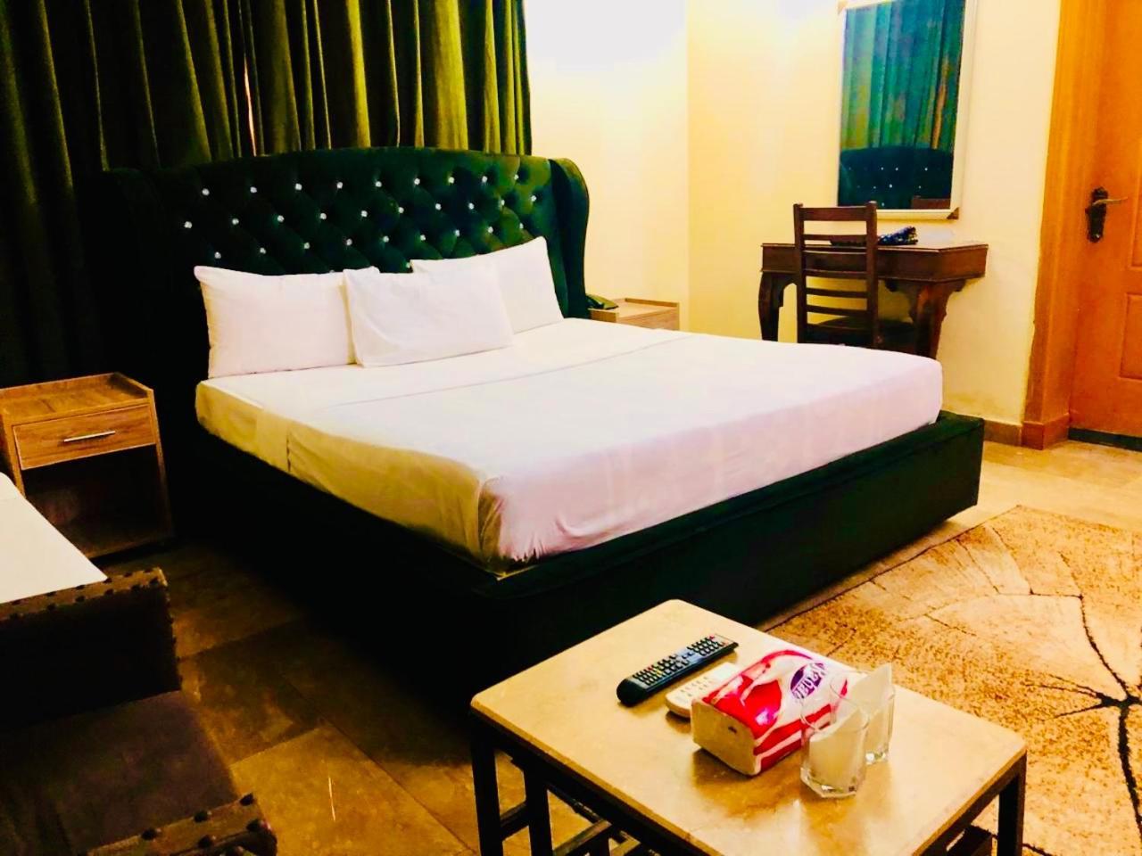 Blue Moon Residency Jinnah Super Islamabad Eksteriør billede